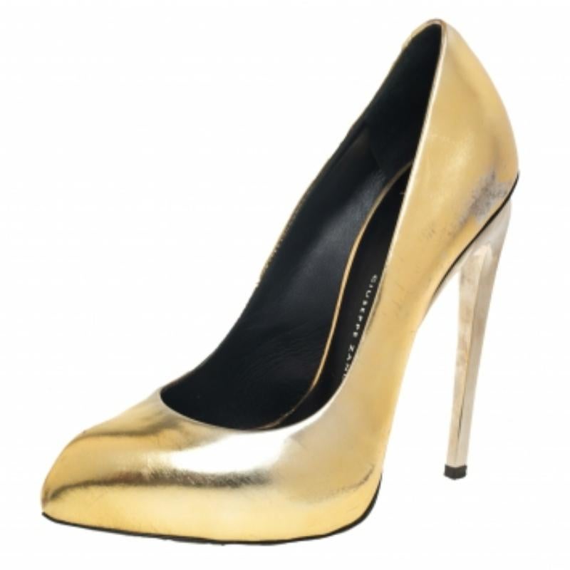 Raise the style bar wherever you go with this timeless pair of Giuseppe Zanotti pumps. Made of leather in a gold shade and designed with pointed toes and 12.5 cm heels, these will give you the perfect amount of fashion and confidence.