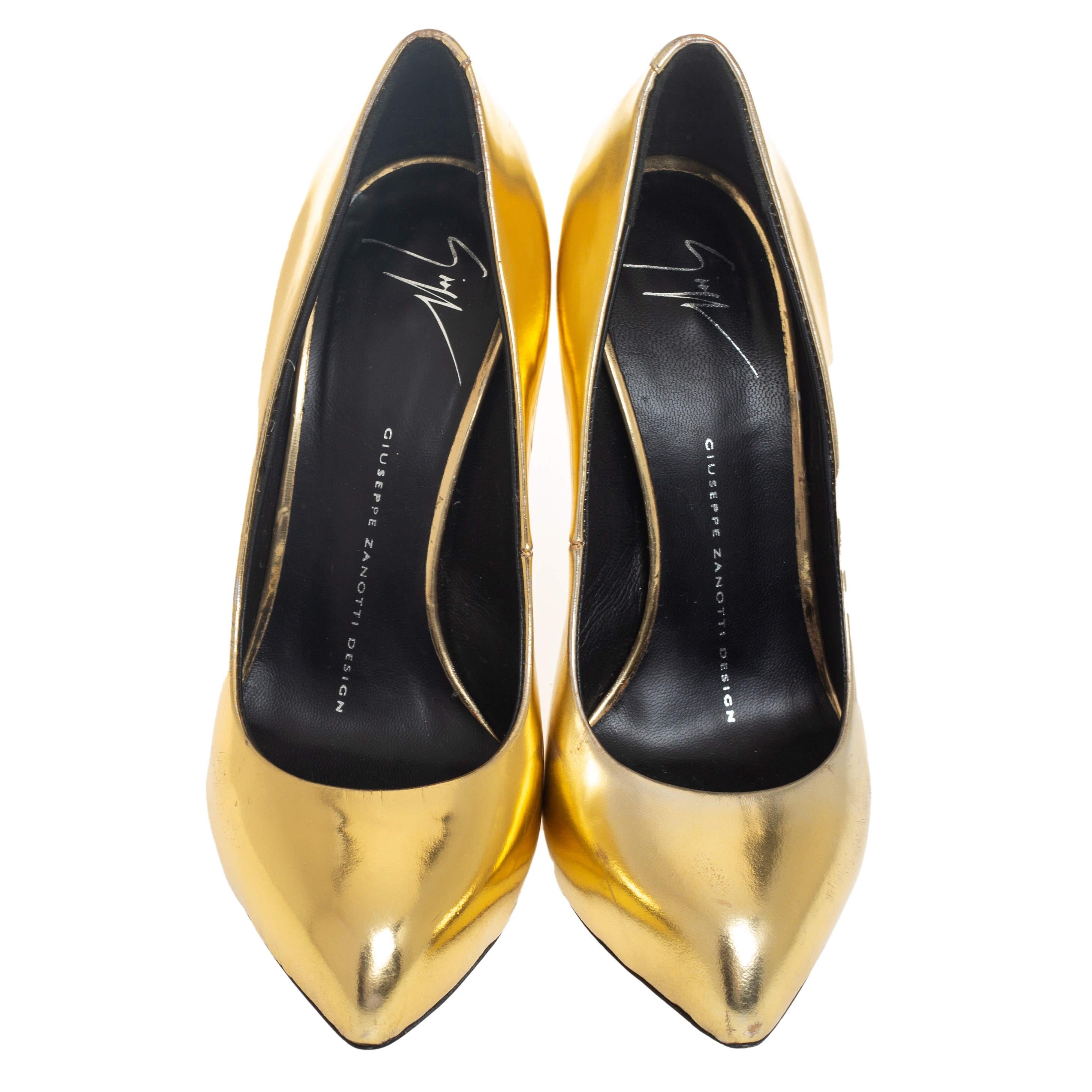 Giuseppe Zanotti Gold Leather Pumps Size 36 In Good Condition In Dubai, Al Qouz 2