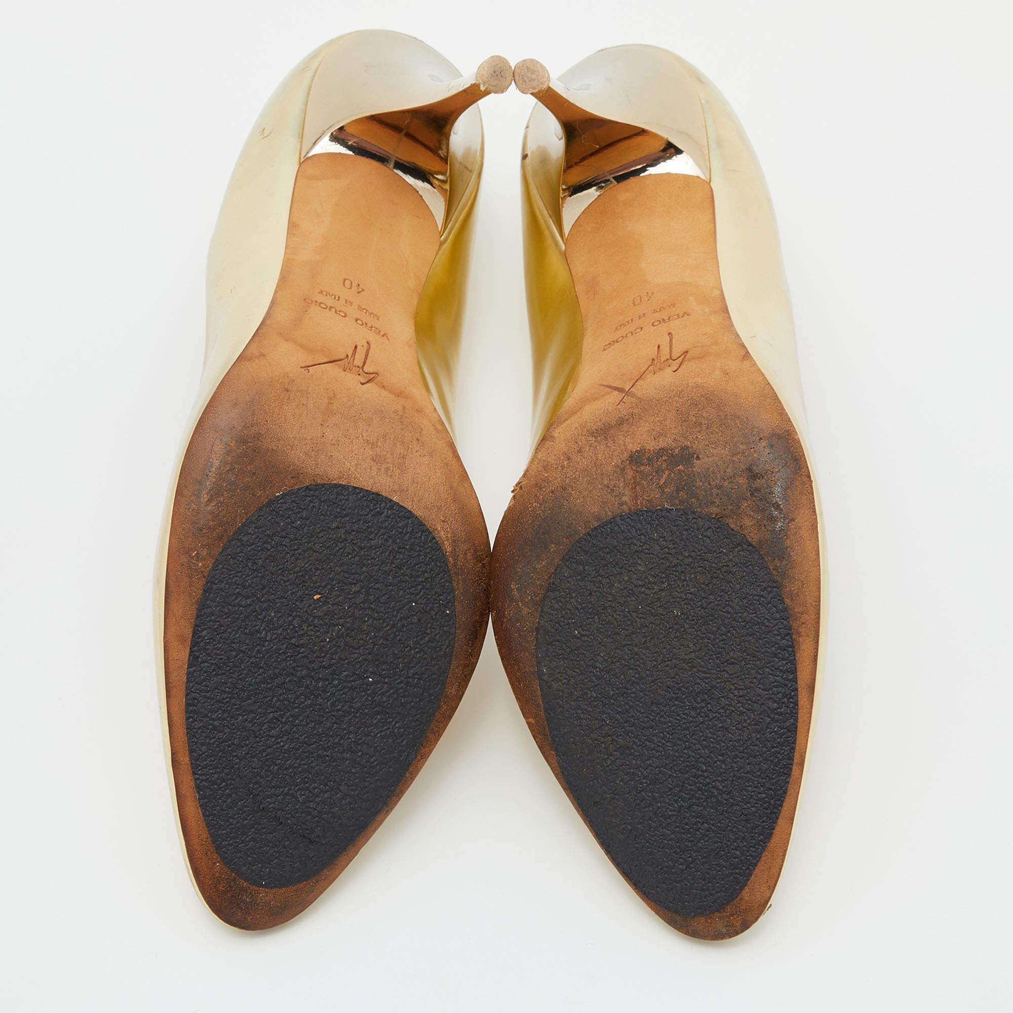 Giuseppe Zanotti Goldfarbene Leder-Pumps mit runder Zehe Größe 40 2