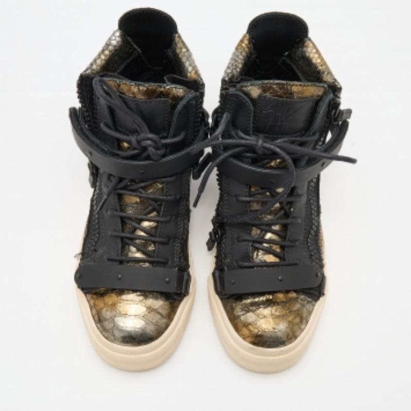 Giuseppe Zanotti - Sneakers alte Coby in pelle goffrata con pitone oro - misura 37 In condizioni buone in vendita a Dubai, Al Qouz 2