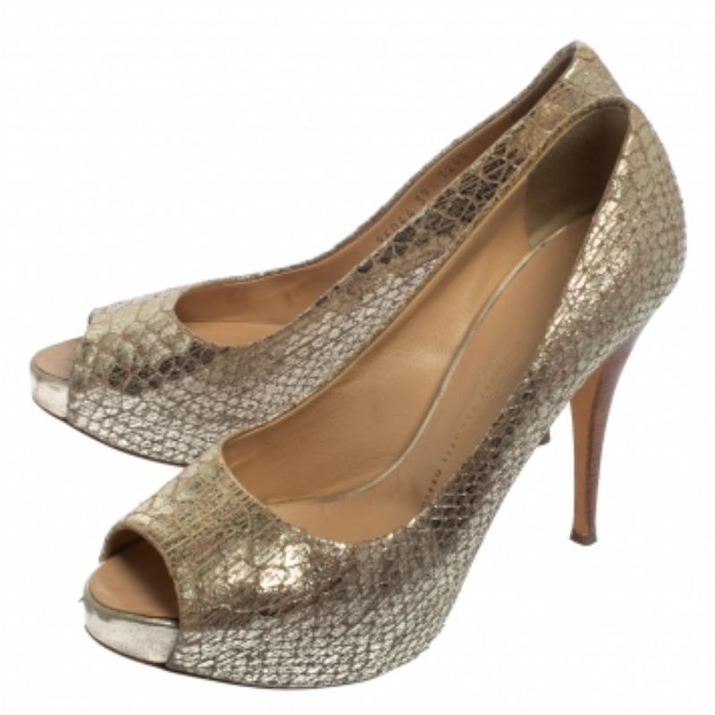 Giuseppe Zanotti Gold Python Embossed Leather Peep Toe Platform Pumps Size 39.5 In Good Condition For Sale In Dubai, Al Qouz 2