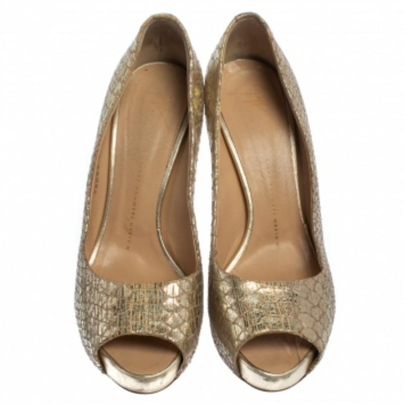 Women's Giuseppe Zanotti Gold Python Embossed Leather Peep Toe Platform Pumps Size 39.5 For Sale