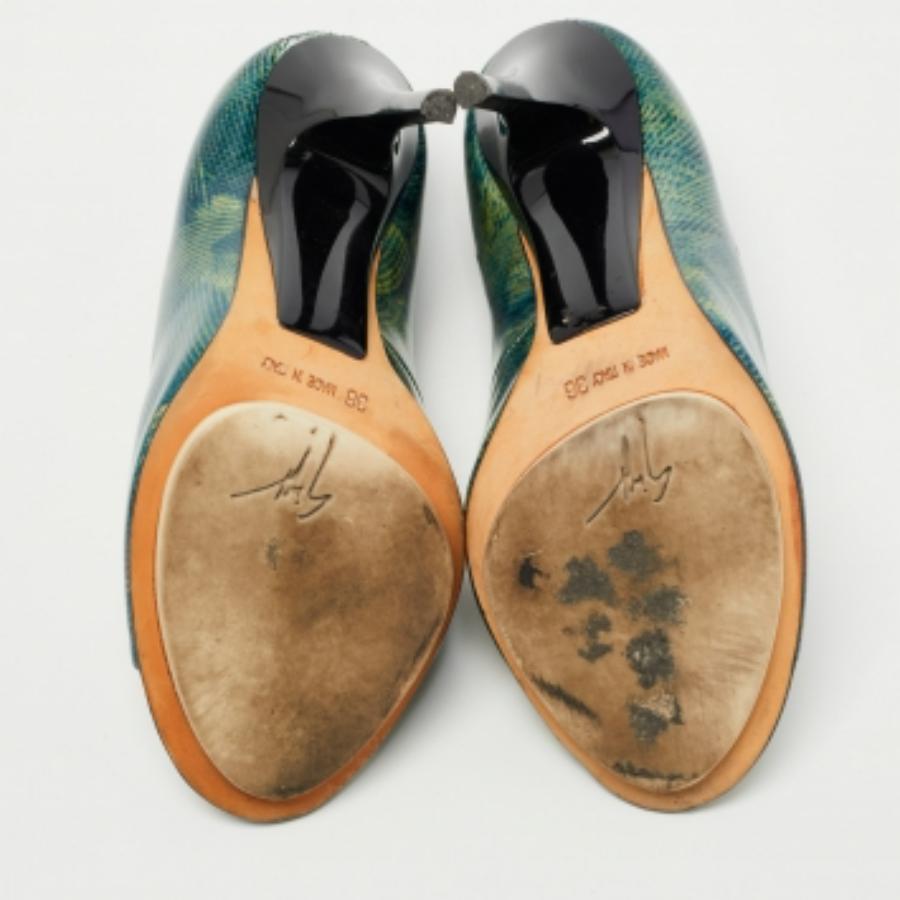 De las mujeres Giuseppe Zanotti Bombas con puntera abierta de charol estampado verde talla 36 en venta