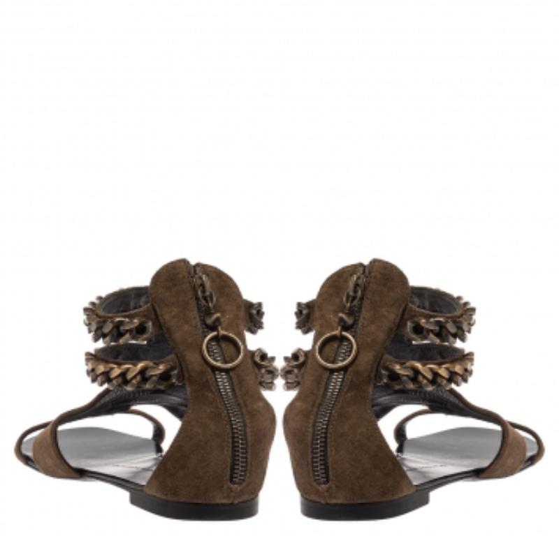 Giuseppe Zanotti Green Suede Chained Ankle Strap Flat Sandals Size 40 In Good Condition For Sale In Dubai, Al Qouz 2