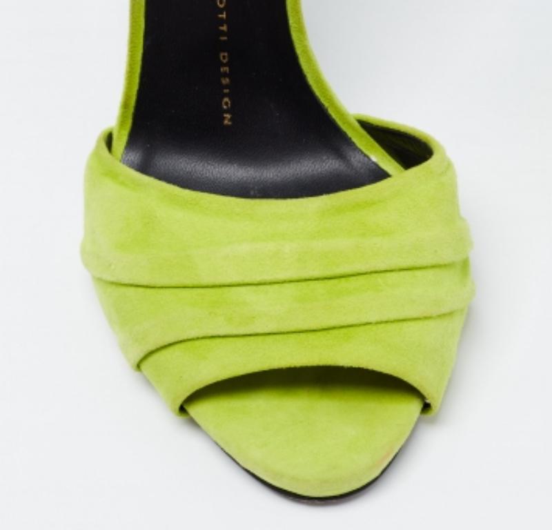 Sandales à bout ouvert Giuseppe Zanotti en daim vert  Taille 37.5 Pour femmes en vente