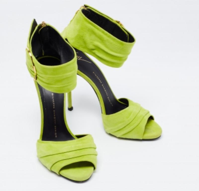 Sandales à bout ouvert Giuseppe Zanotti en daim vert  Taille 37.5 en vente 1