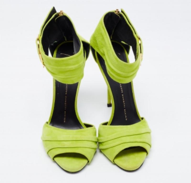 Sandales à bout ouvert Giuseppe Zanotti en daim vert  Taille 37.5 en vente 2