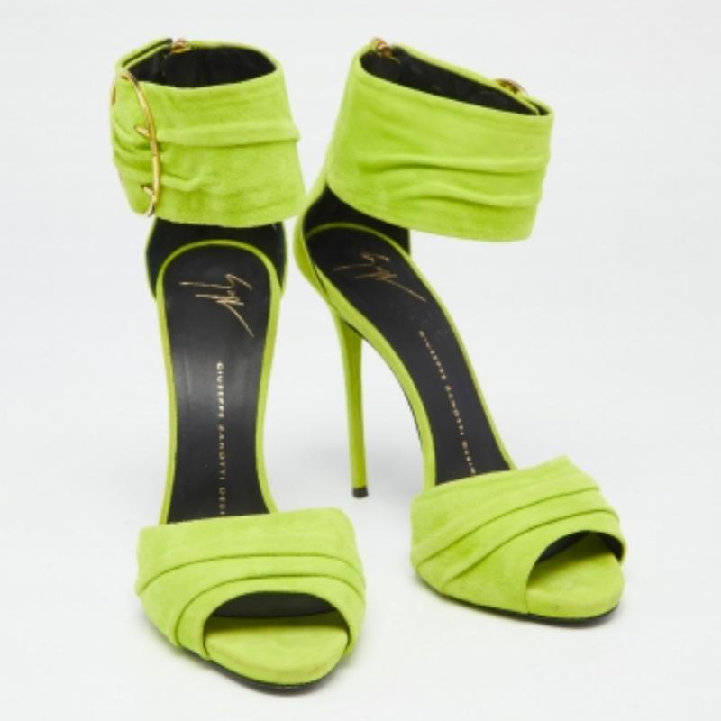 Sandales à bout ouvert Giuseppe Zanotti en daim vert  Taille 37.5 en vente 4