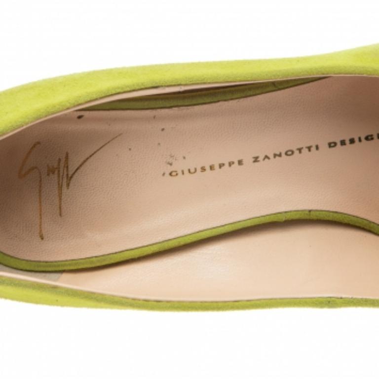 You can never go wrong with these stunning Giuseppe Zanotti pumps. Crafted in Italy, they are made from smooth suede and come in a lovely shade of green. They are styled with peep toes, platforms, 14 cm heels, and a good fit. They are finished with