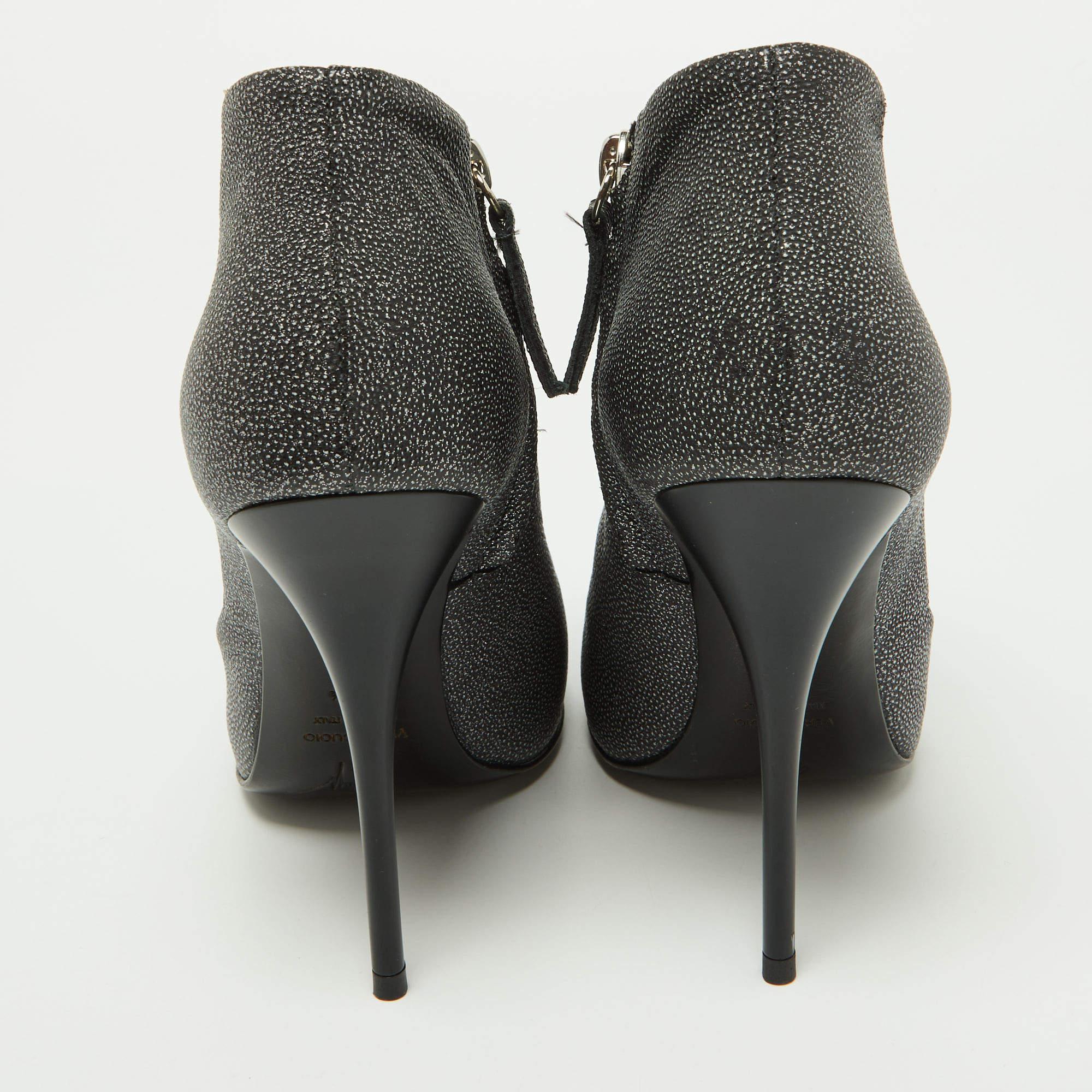 Giuseppe Zanotti - Bottines grises/noires en simili cuir et verni, taille 36,5 en vente 1