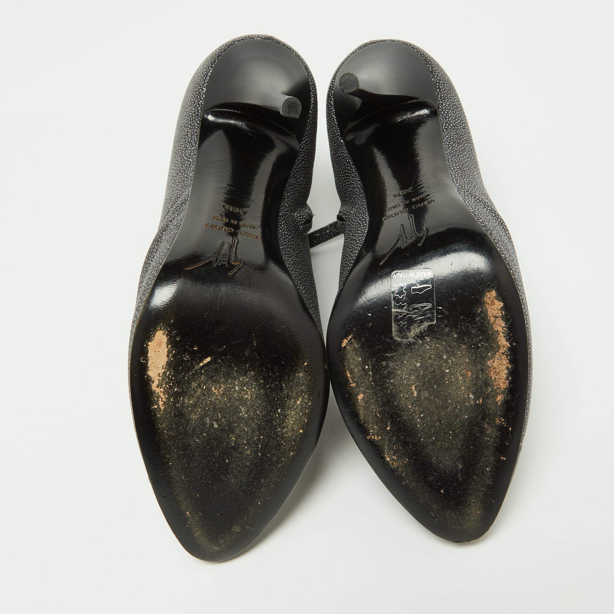 Giuseppe Zanotti - Bottines grises/noires en simili cuir et verni, taille 36,5 en vente 2