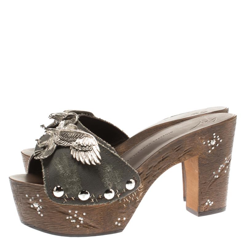 Women's Giuseppe Zanotti Grey Canvas Eagle Embellished Saboot Platform Slides Size 38.5