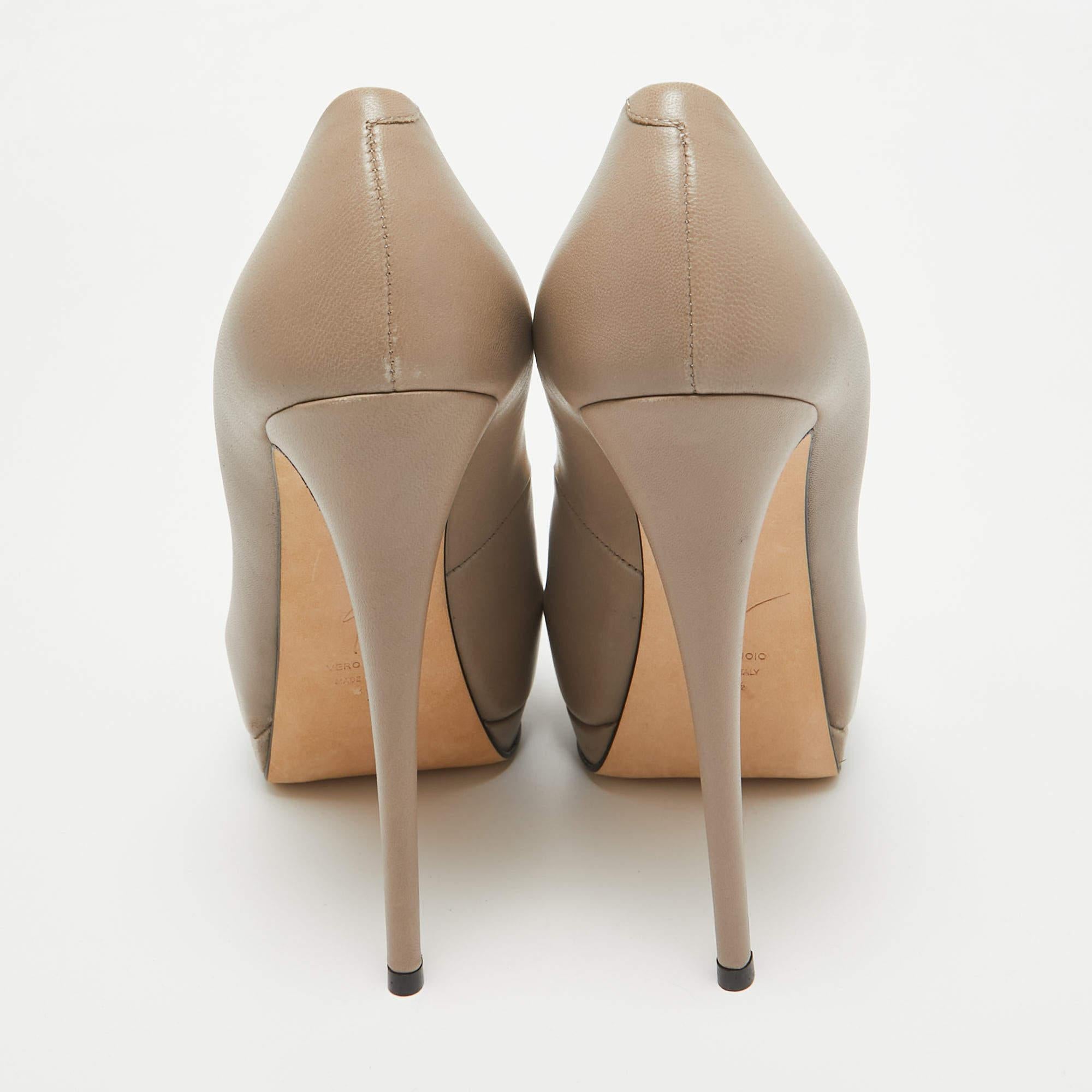 Women's Giuseppe Zanotti Grey Leather Peep Toe Pumps Size 39.5 For Sale