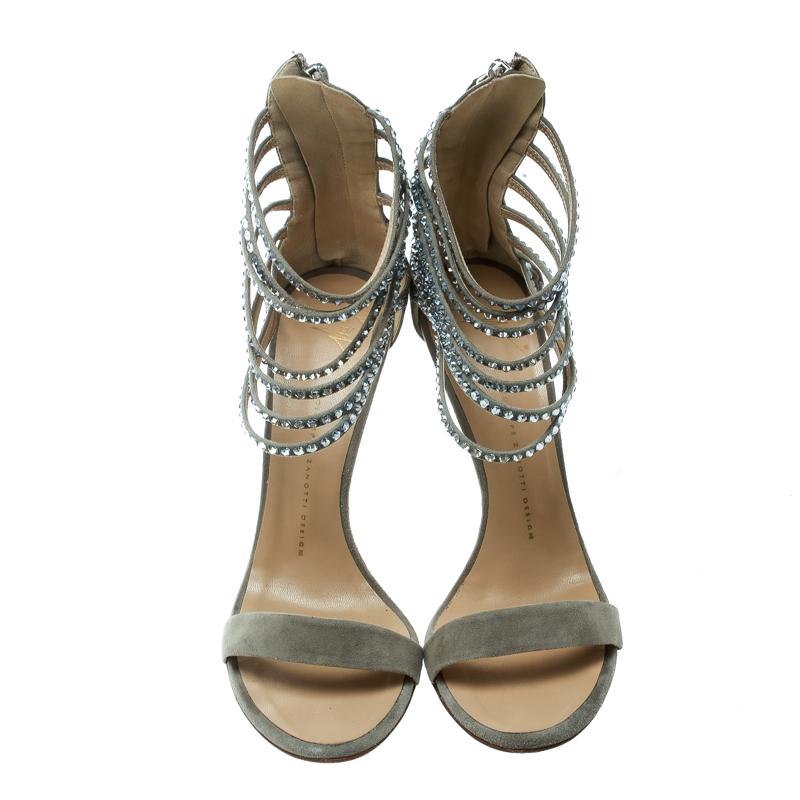 Designed with utmost elegance, these Giuseppe Zanotti sandals deserve a very special place in your wardrobe! The grey sandals are crafted from suede in an open toe silhouette and feature a single vamp strap. They flaunt exquisite crystal embellished