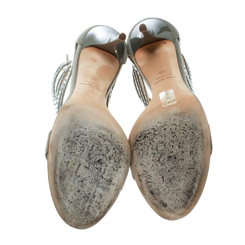 Giuseppe Zanotti Grey Suede Crystal Ankle Strap Open Toe Sandals Size 40 In Good Condition For Sale In Dubai, Al Qouz 2