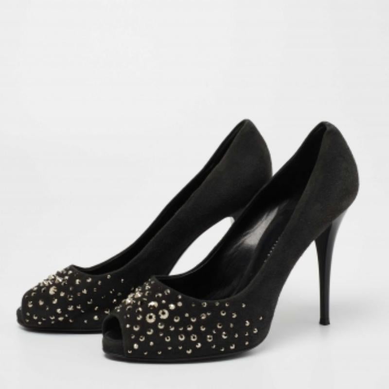 These curvaceous pumps will add immense style to your look. Crafted from luxurious material, they feature well-lined insoles that offer endless comfort.