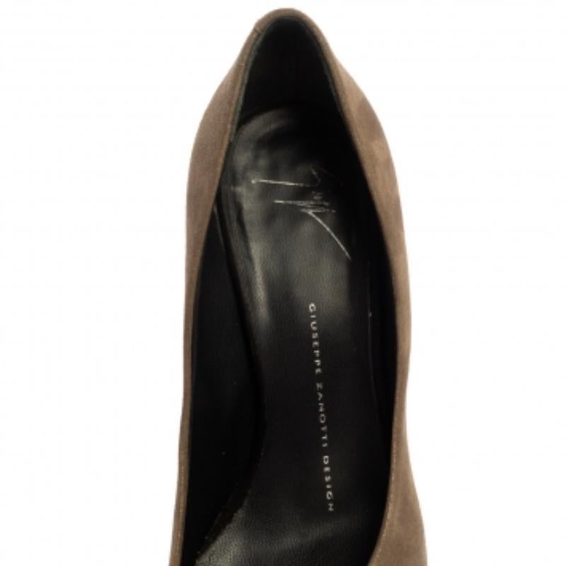 Black Giuseppe Zanotti Grey Suede Muffa Crystal Embellished Cap Toe Pumps Size 38.5 For Sale