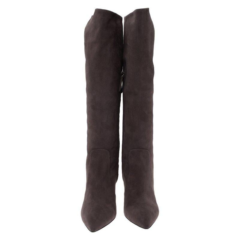 Meticulously designed, these knee boots by Giuseppe Zanotti will transcend the seasons. They are crafted from grey suede in a sleek pointed toe for a flattering leg-lengthening effect. Finished with a side zipper, this pair is set on a slim