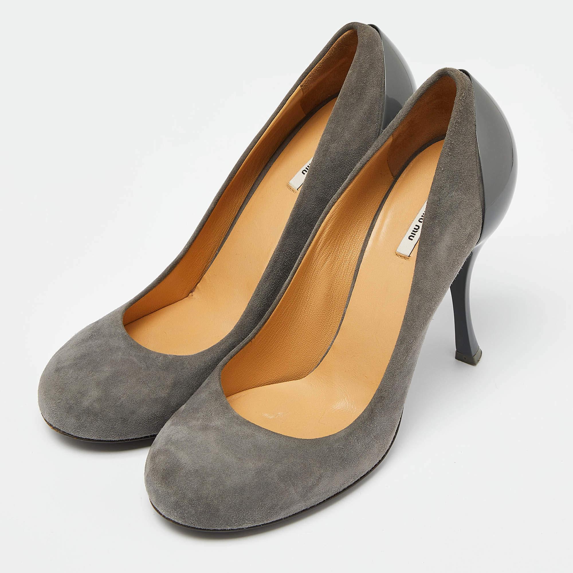 Completa il tuo outfit ben messo con queste autentiche scarpe firmate. Senza tempo e di classe, hanno una costruzione straordinaria per una qualità duratura e una vestibilità confortevole.
