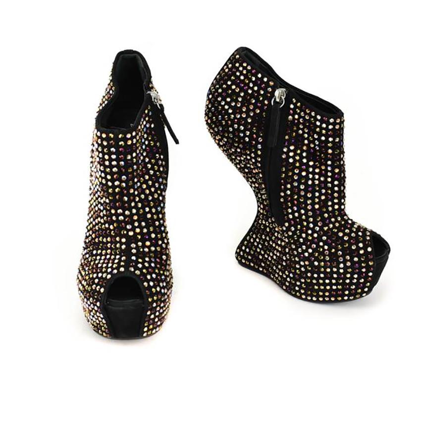 GIUSEPPE ZANOTTI
Precioso agotado Giuseppe Zanotti Tacón oculto cuñas negras ante cuero pedrería como se ve en Celebrities 

Contenido: 100% ante, cristales
    Talla IT 37 - US 7

Fabricado en Italia
 Nuevo, con caja


 garantía de autenticidad del