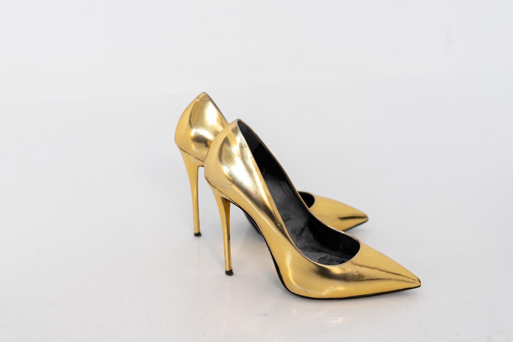 Giuseppe Zanotti Goldfarbene Stiletto-High Heels aus Leder (Braun) im Angebot