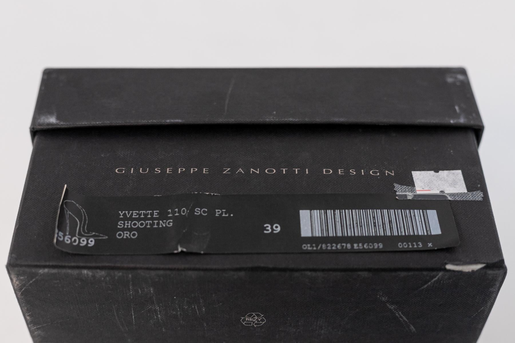 Giuseppe Zanotti Goldfarbene Stiletto-High Heels aus Leder im Angebot 1