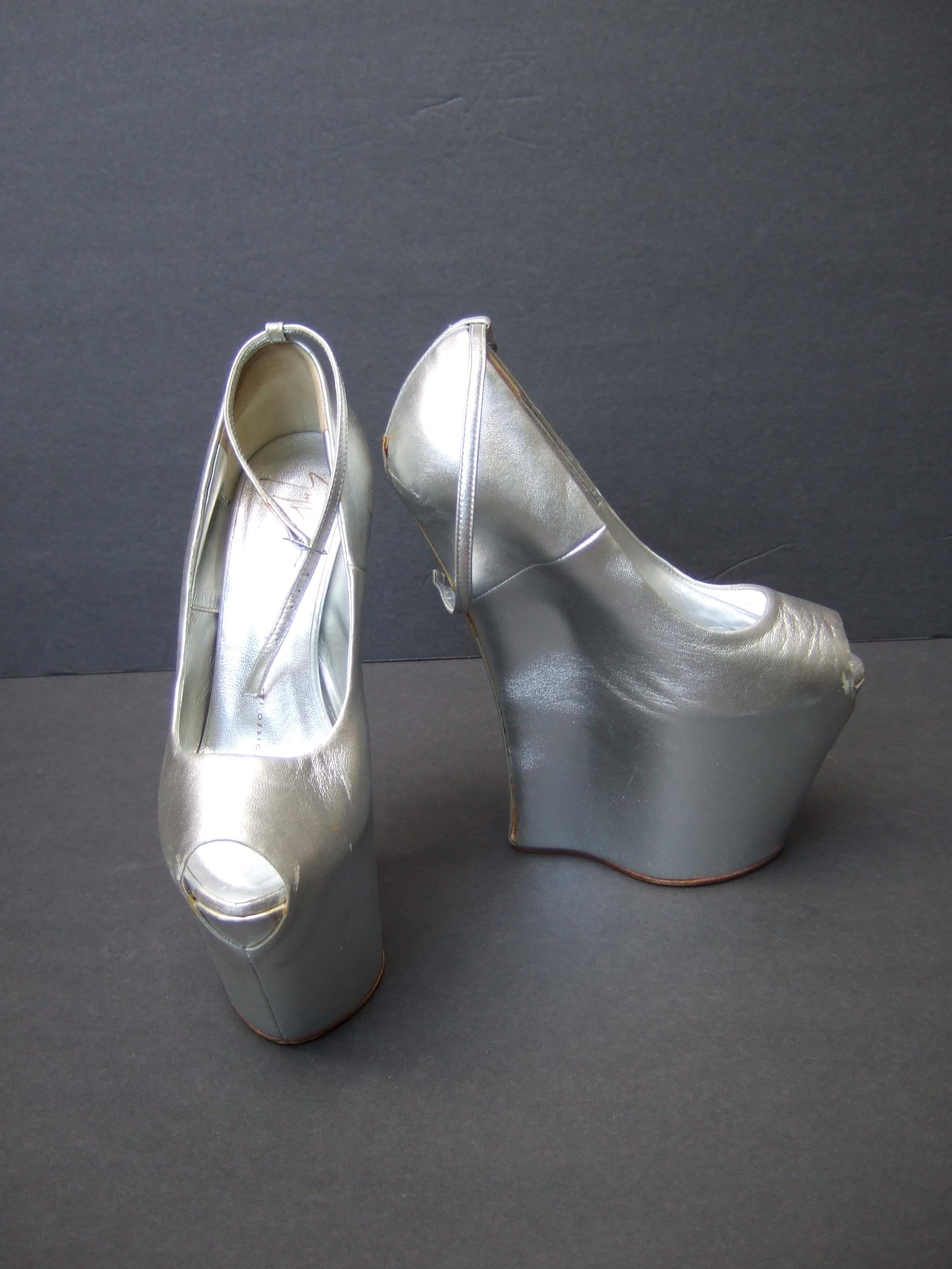 Giuseppe Zanotti Italian Silver Leather Avant-garde Platform Shoes 21st C For Sale 5