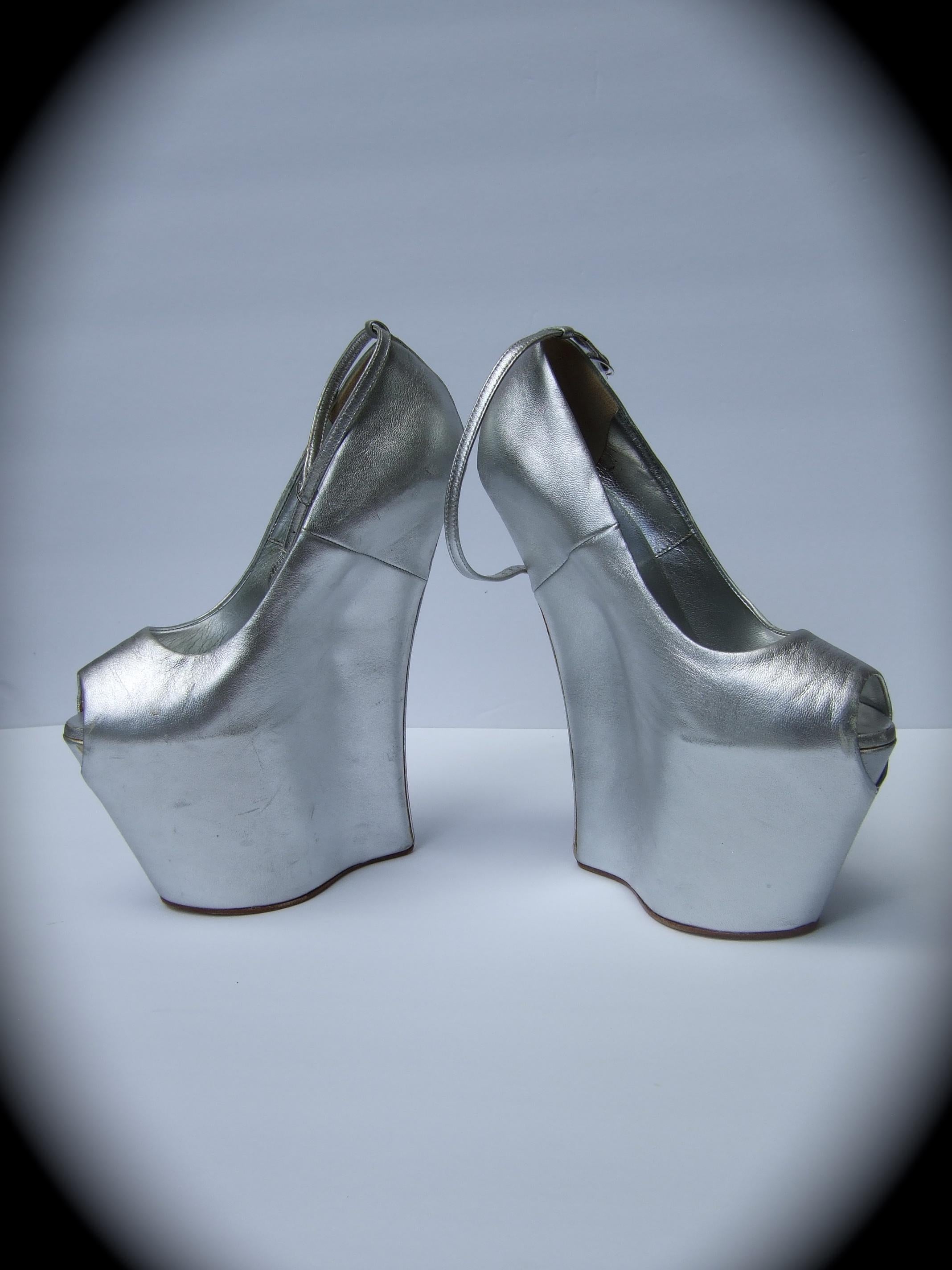 Women's Giuseppe Zanotti Italian Silver Leather Avant-garde Platform Shoes 21st C For Sale
