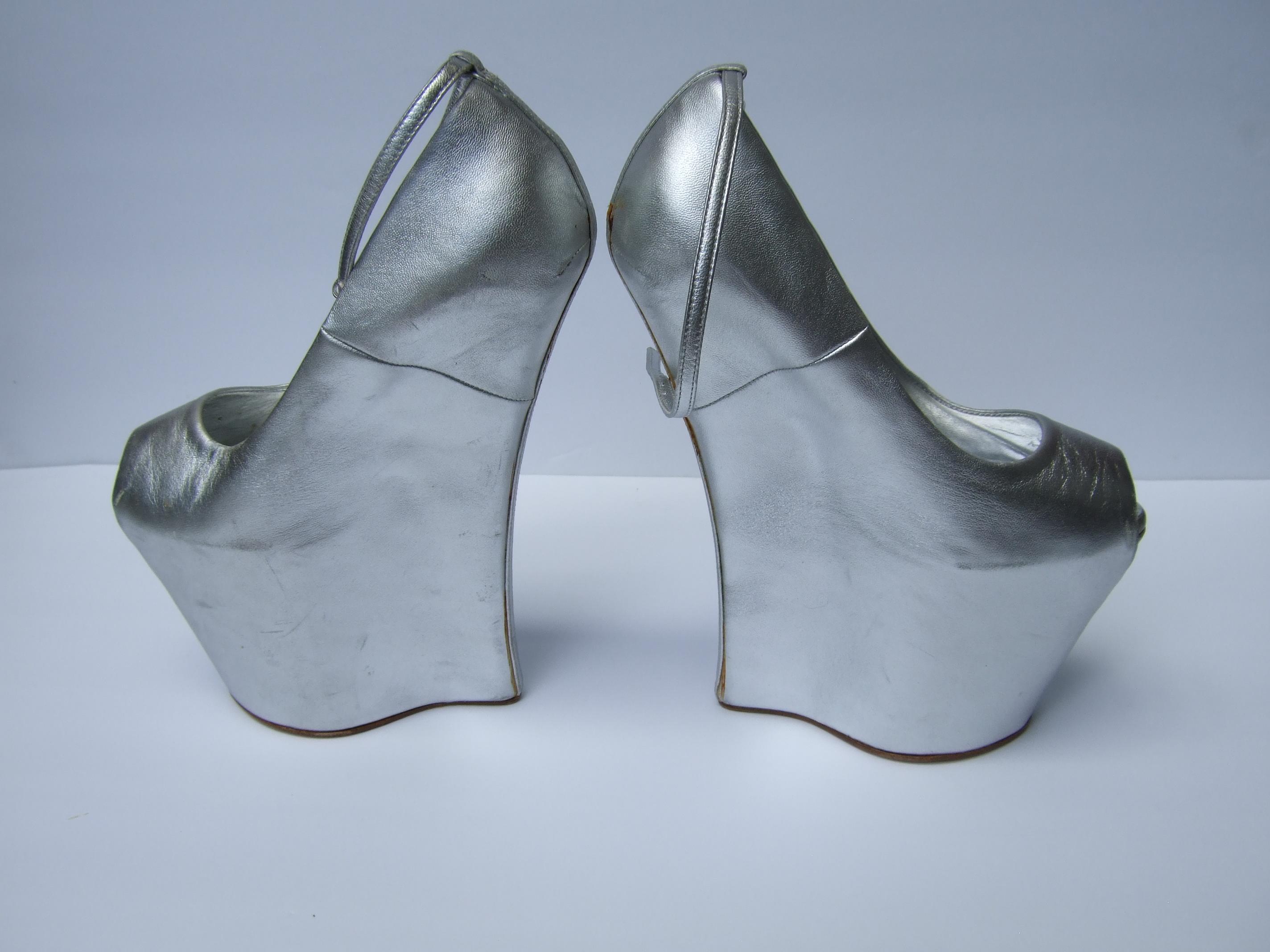 Giuseppe Zanotti Italian Silver Leather Avant-garde Platform Shoes 21st C For Sale 1