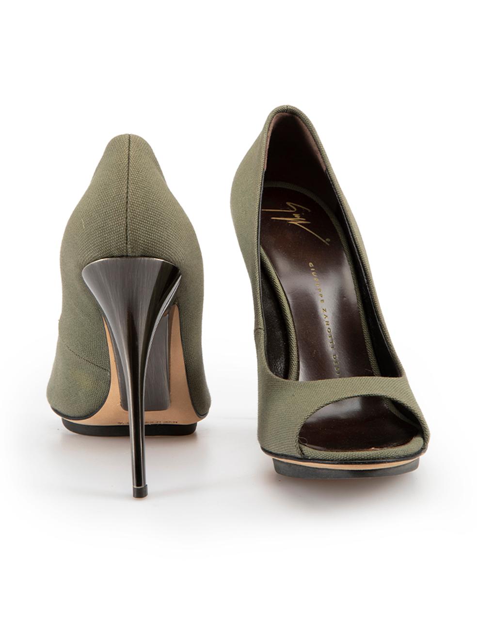 Noir Giuseppe Zanotti Khaki Canvas Peep Toe Heels Size IT 38.5 en vente