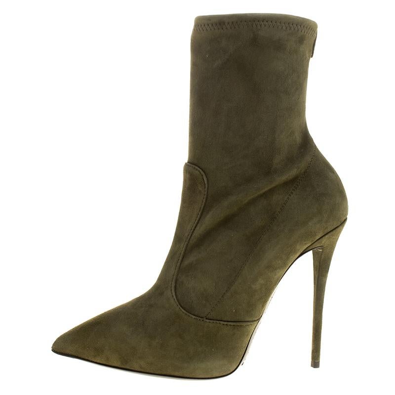 Well, isn't this Giuseppe Zanotti pair simply stunning! They've been designed so beautifully with stretch suede that they make one's heart flutter. The ankle boots come in a great shade, with pointed toes, finely sculpted 12 cm heels and side