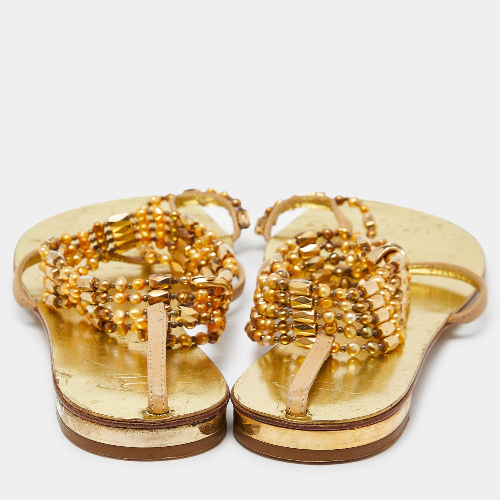 Women's Giuseppe Zanotti Leather Crystal Embellished Chain Thong Flat Sandals Size 38.5 For Sale