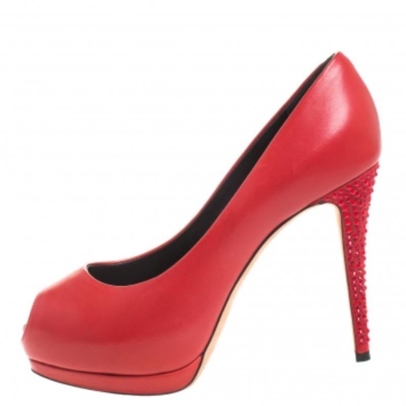 Giuseppe Zanotti in pelle scamosciata con cristalli che impreziosiscono la piattaforma Peep Toe Pumps Taglia 37 in vendita