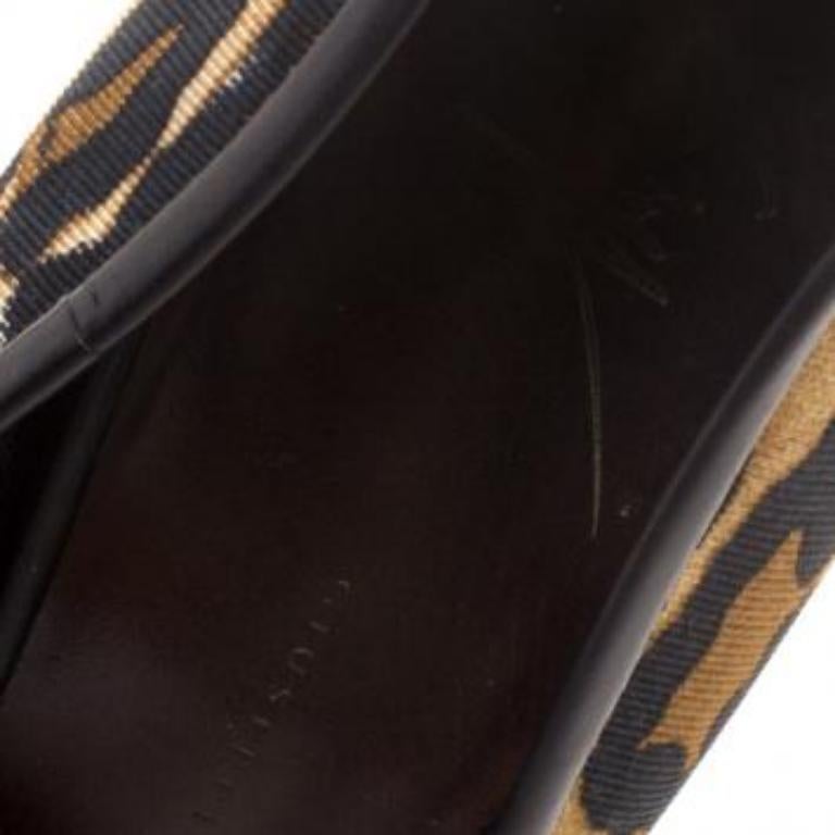 Giuseppe Zanotti escarpins à bout ouvert en toile imprimé léopard, taille 38,5 Bon état - En vente à Dubai, Al Qouz 2