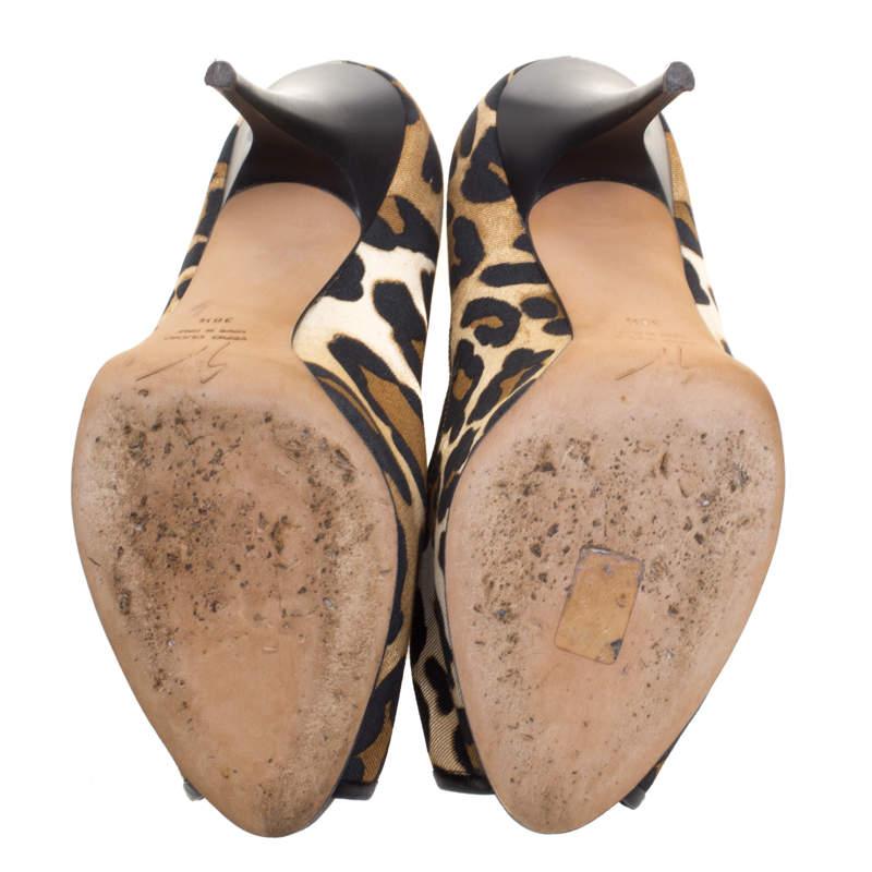 Giuseppe Zanotti Leopard Print Canvas Peep Toe Pumps Size 38.5 For Sale 2