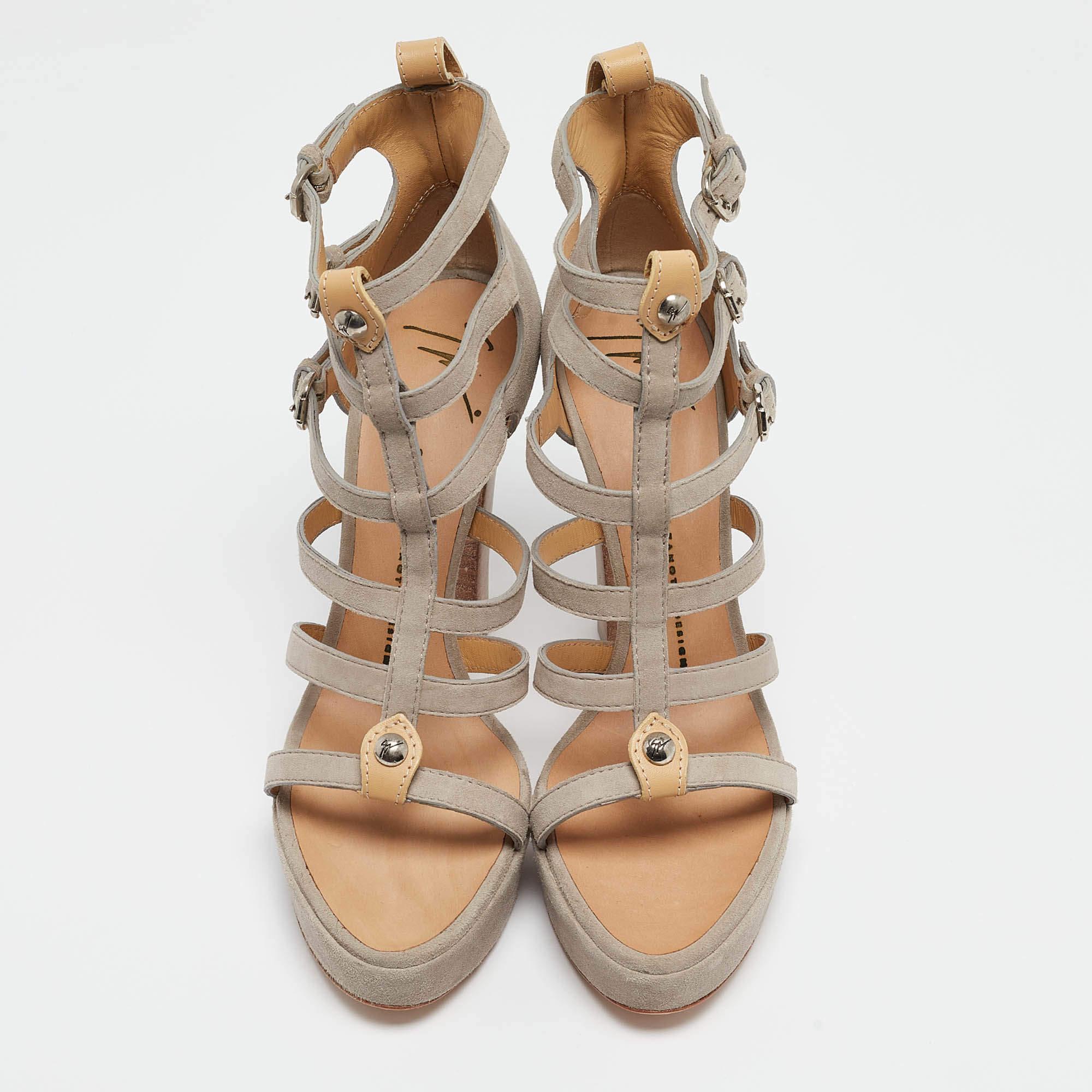 Marron Sandales à bout ouvert Giuseppe Zanotti en daim gris clair taille 39 en vente
