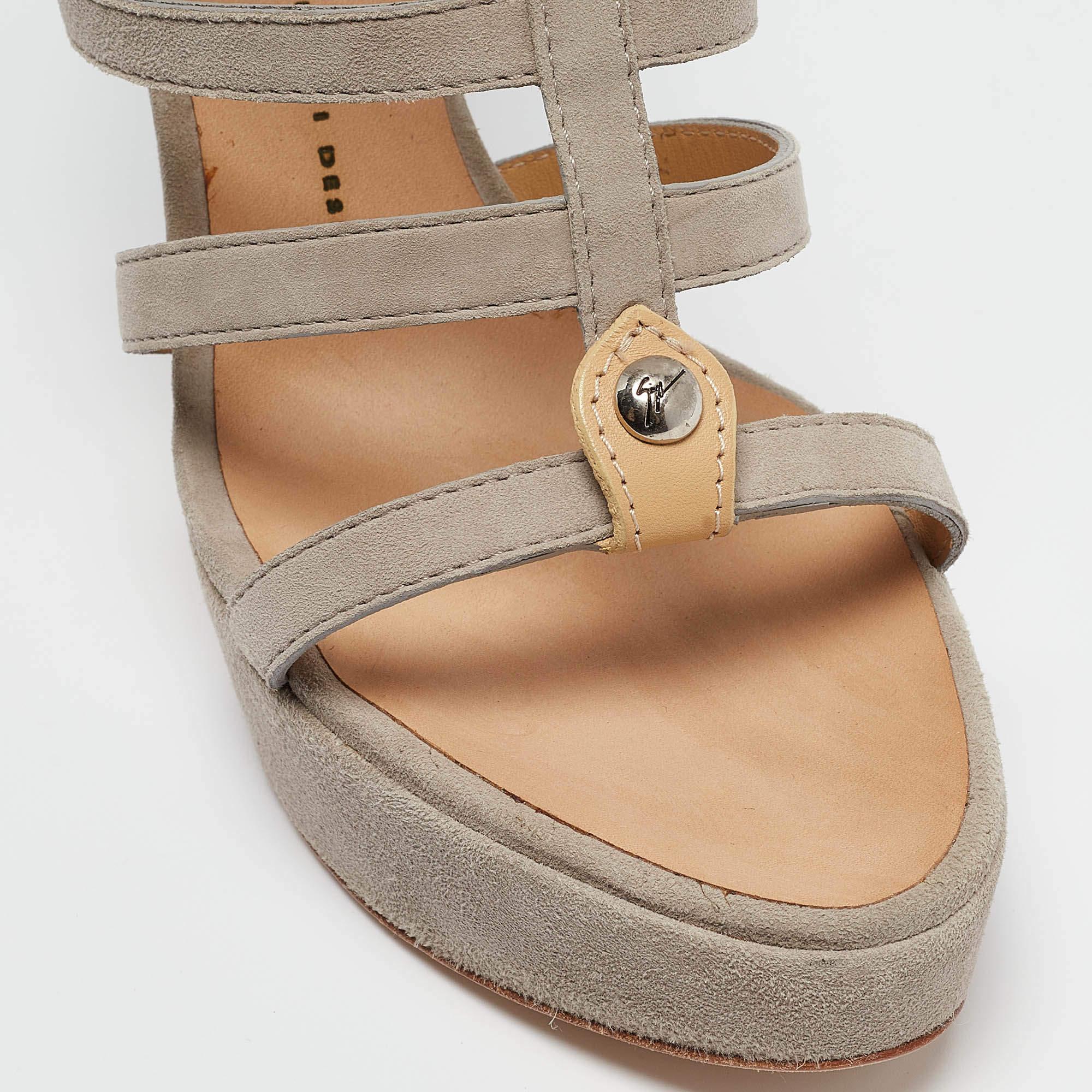 Sandales à bout ouvert Giuseppe Zanotti en daim gris clair taille 39 en vente 2