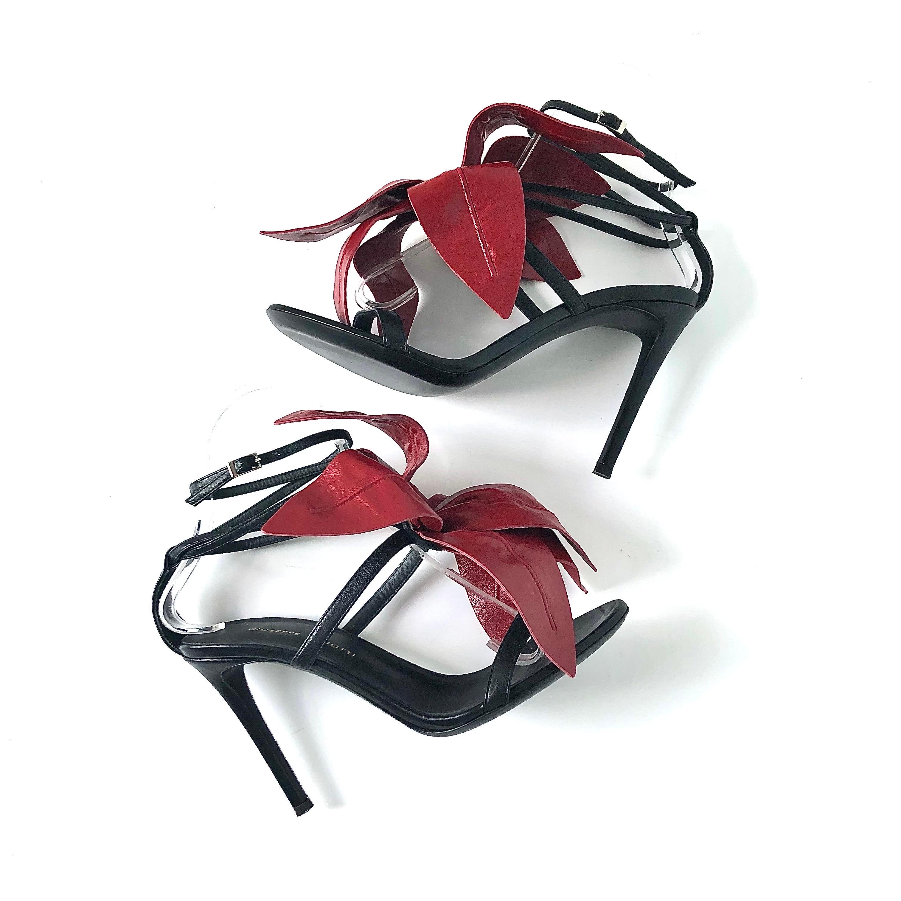 Giuseppe Zanotti Sandalias de tacón alto con adornos florales y tiras 37 en venta 1