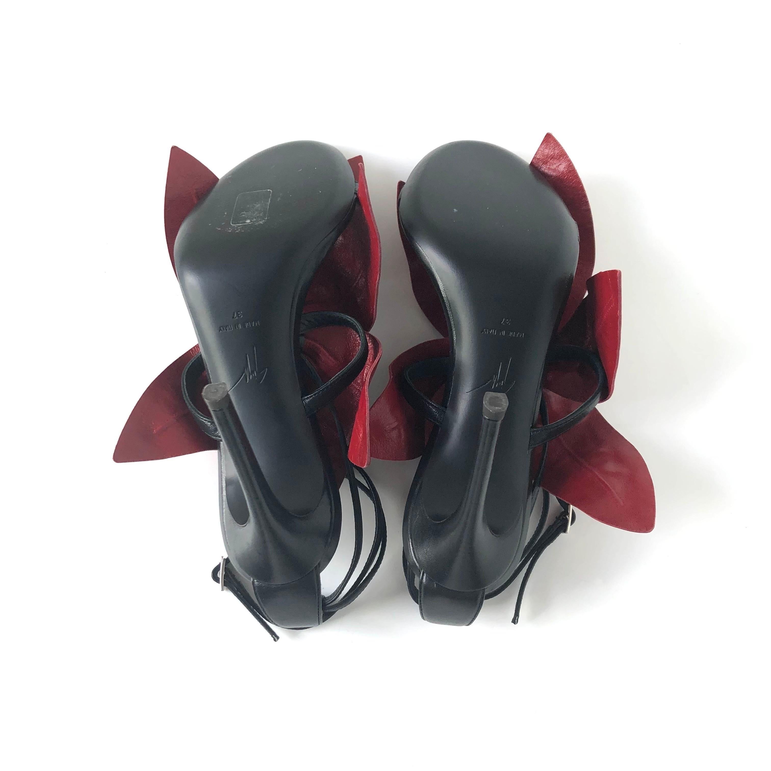Giuseppe Zanotti Sandalias de tacón alto con adornos florales y tiras 37 en venta 3