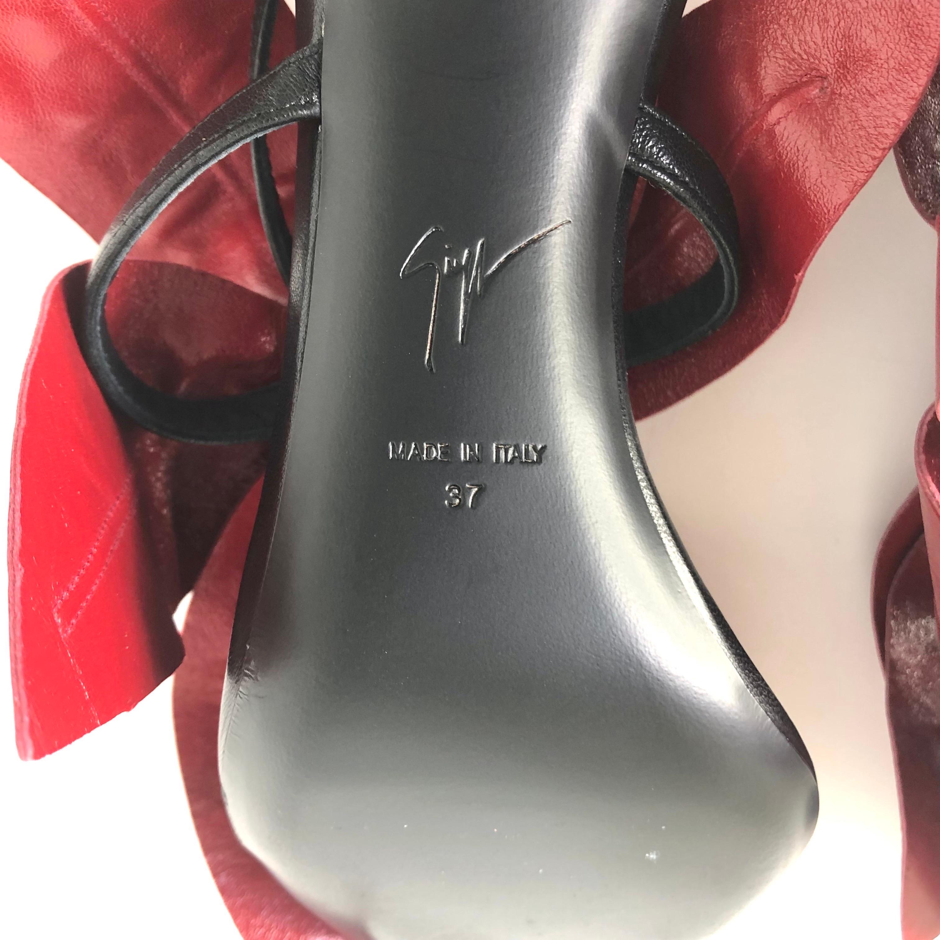 Giuseppe Zanotti Sandalias de tacón alto con adornos florales y tiras 37 en venta 4