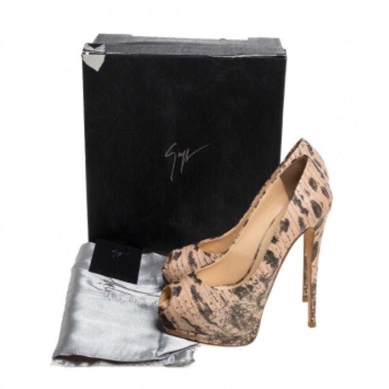 Giuseppe Zanotti Lizard Embossed Leather Monro Peep Toe Platform Pumps Size 39 (Braun) im Angebot