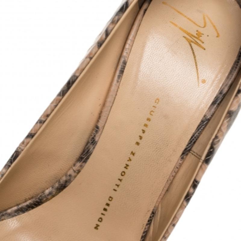 Giuseppe Zanotti Lizard Embossed Leather Monro Peep Toe Platform Pumps Size 39 im Angebot 4