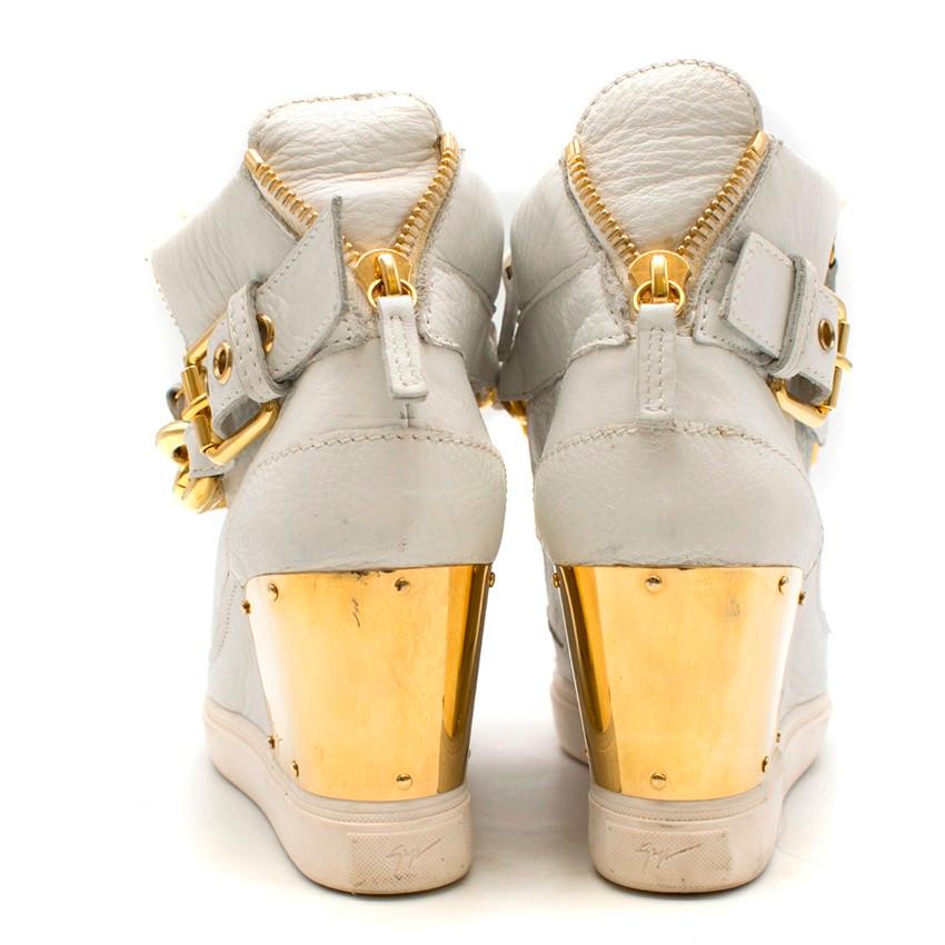 Giuseppe Zanotti Lorenz white chain wedge trainers

- White, leather
- Round toe, high top
- Leather-covered high wedge heel
- Gold-tone metal hardware 
- Logo-engraved heel cap and tongue plaque 
- Double-zip fastening tongue feature, chunky mental