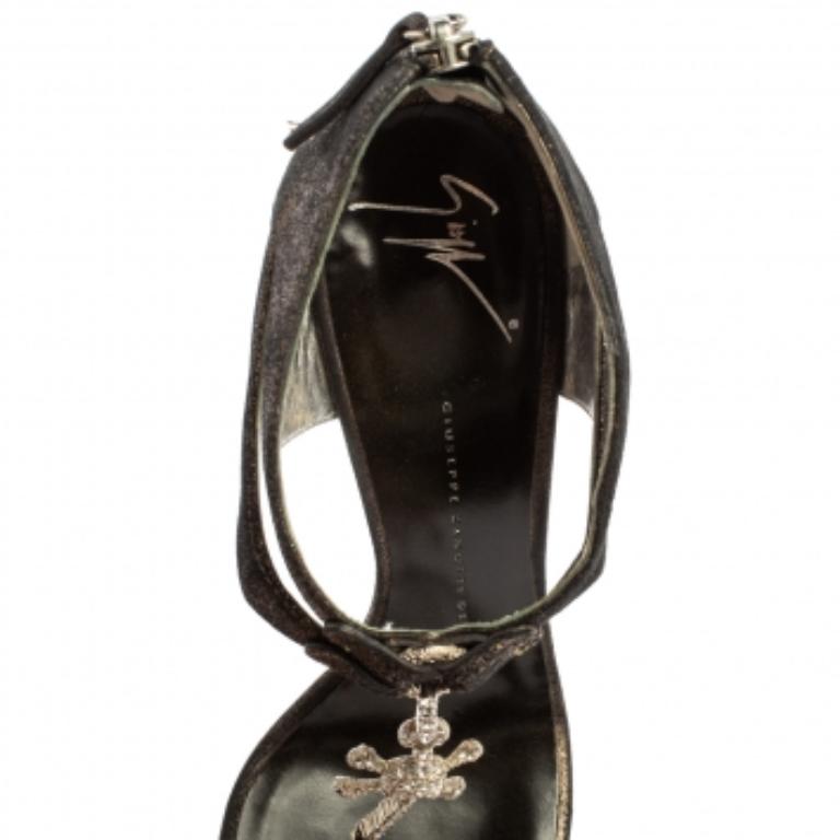 Giuseppe Zanotti Metallic Schwarz Wildleder Schädel verschönert T Riemen Sandalen Größe 38 Damen im Angebot
