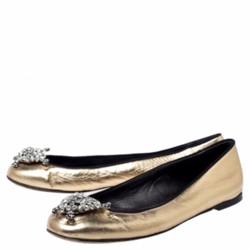 Giuseppe Zanotti Metallic Gold Leder Kristall verzierte Ballettschuhe Größe 38 im Zustand „Gut“ im Angebot in Dubai, Al Qouz 2