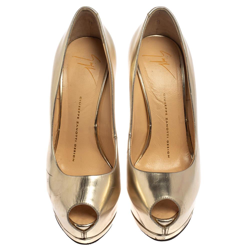 Giuseppe Zanotti Metallic Gold Leather Peep Toe Platform Pumps Size 36.5 In Fair Condition In Dubai, Al Qouz 2