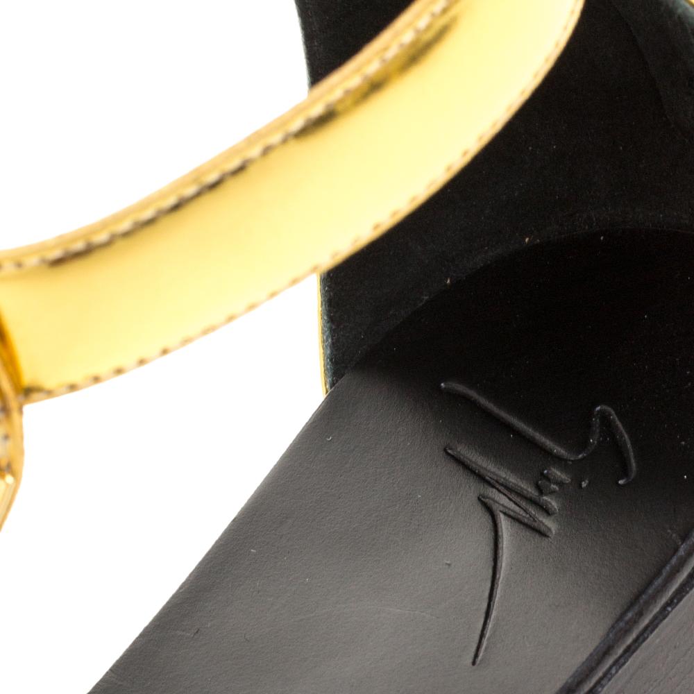 Giuseppe Zanotti Metallic Gold Leather Rylee Gladiator Flat Sandals Size 41 In Excellent Condition In Dubai, Al Qouz 2