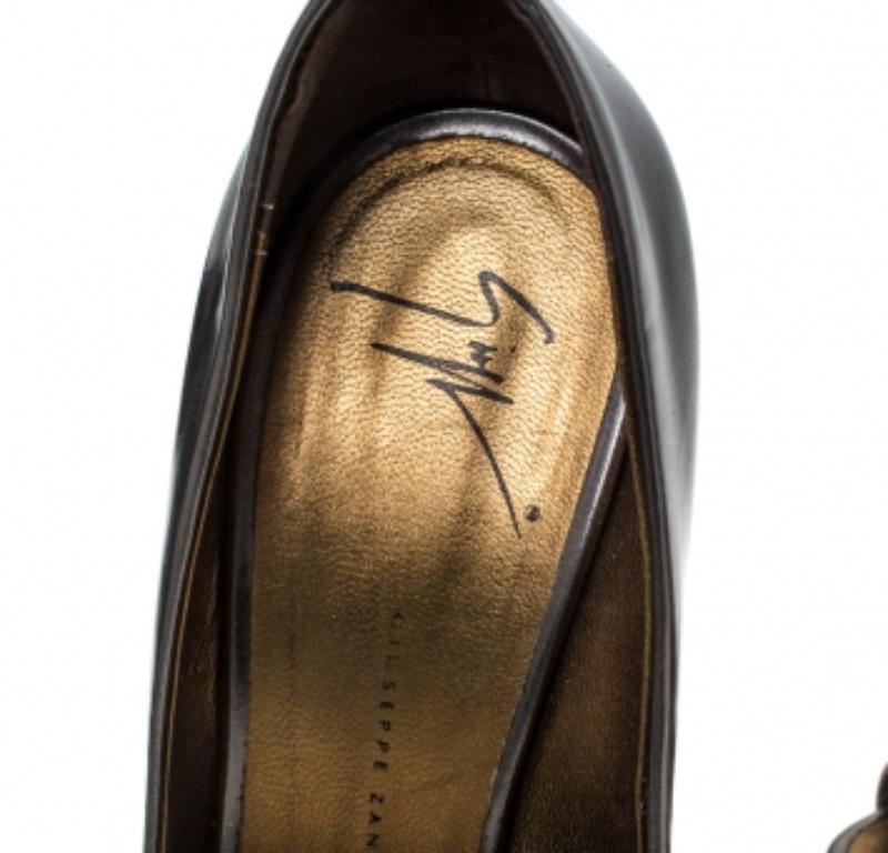 Giuseppe Zanotti Metallic Grau Leder Peep Top Riemchen Pumps Größe 39 im Zustand „Gut“ im Angebot in Dubai, Al Qouz 2