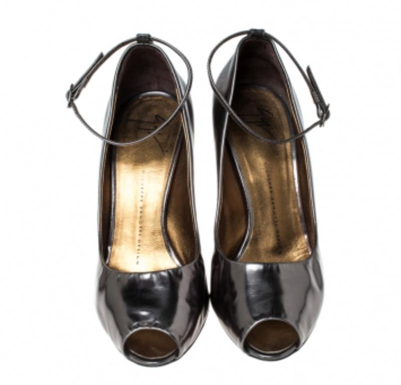 Giuseppe Zanotti Metallic Grau Leder Peep Top Riemchen Pumps Größe 39 im Angebot 2