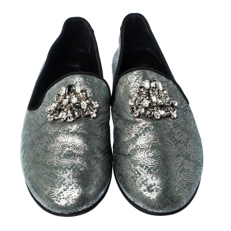 To perfectly complement your attires, Giuseppe Zanotti brings you this pair of loafers that speak nothing but glamor. They've been covered in metallic grey and light green suede and detailed with crystal embellishments on the uppers. The comfortable